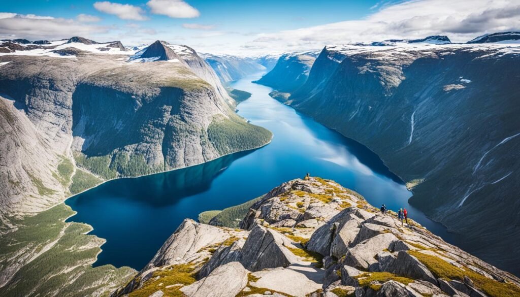 Trek do Trolltunga - widoki Ringedalsvatnet